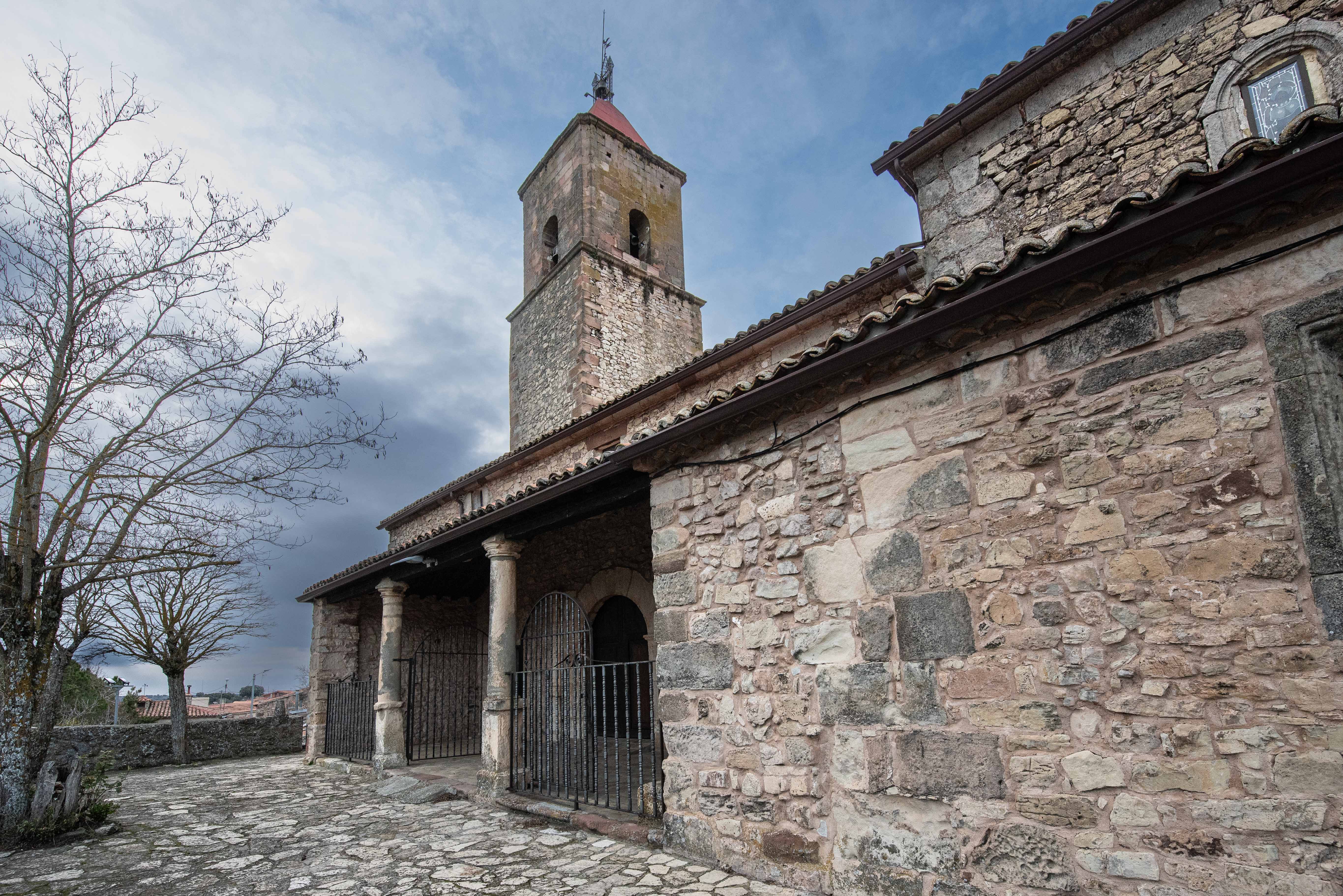 Iglesia y barbacana
