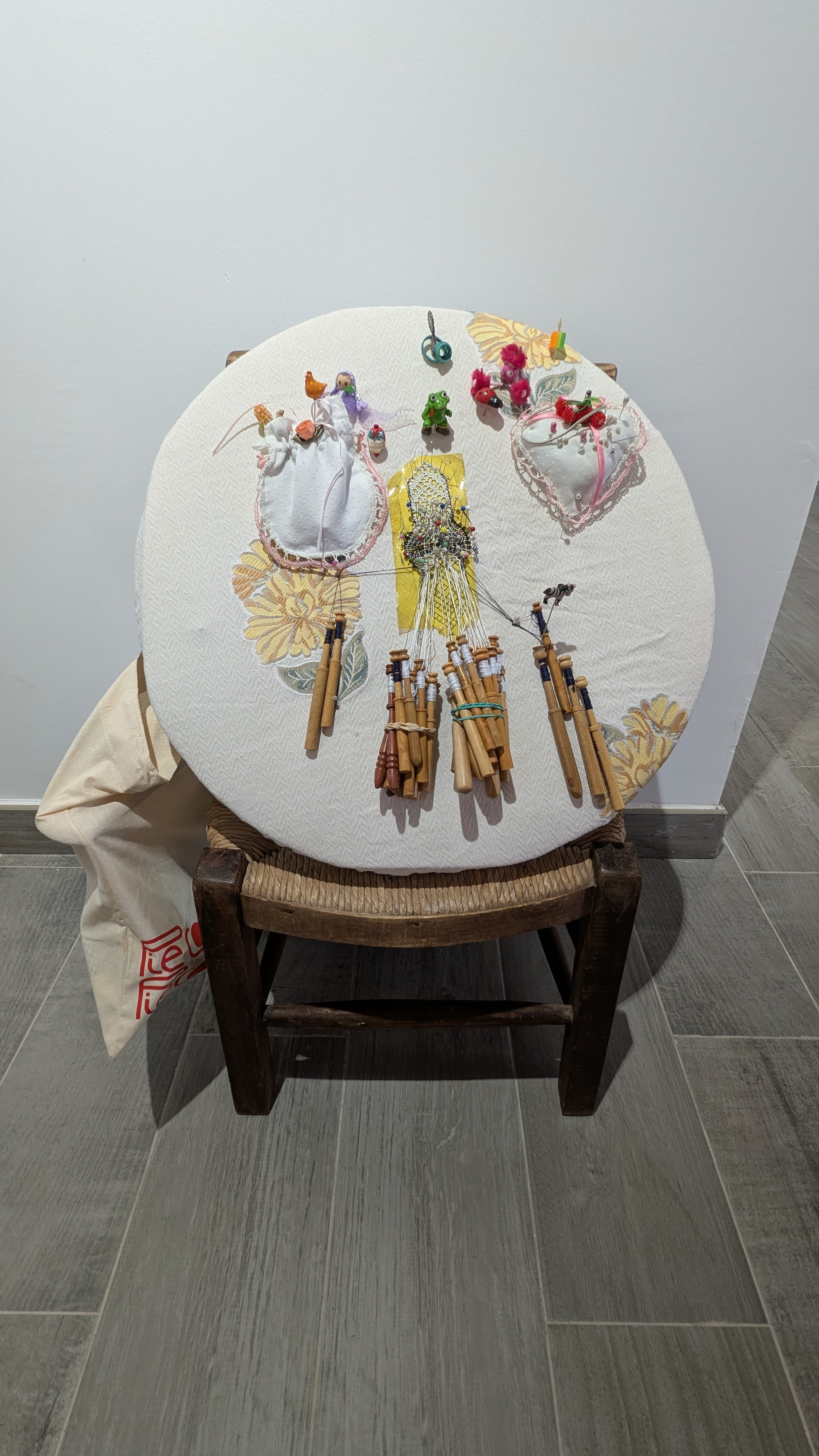 Marco y bolillos, María Julia Martín